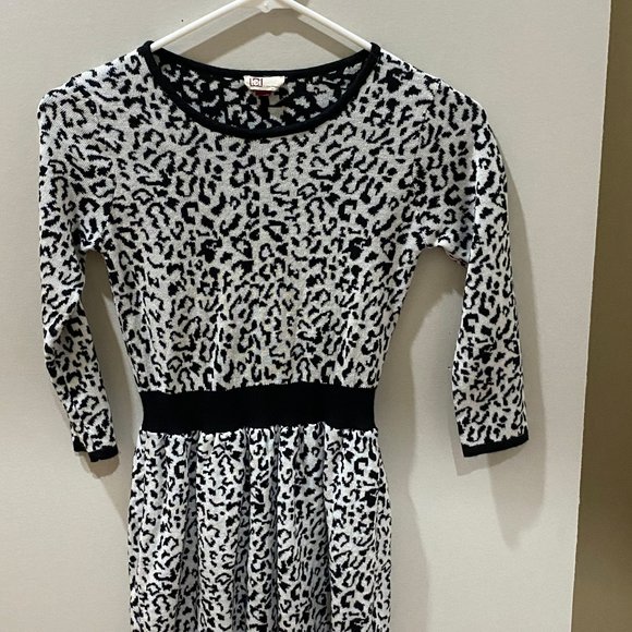 Stylish LEI black and white animal print sweater dress size 7 - Picture 1 of 8